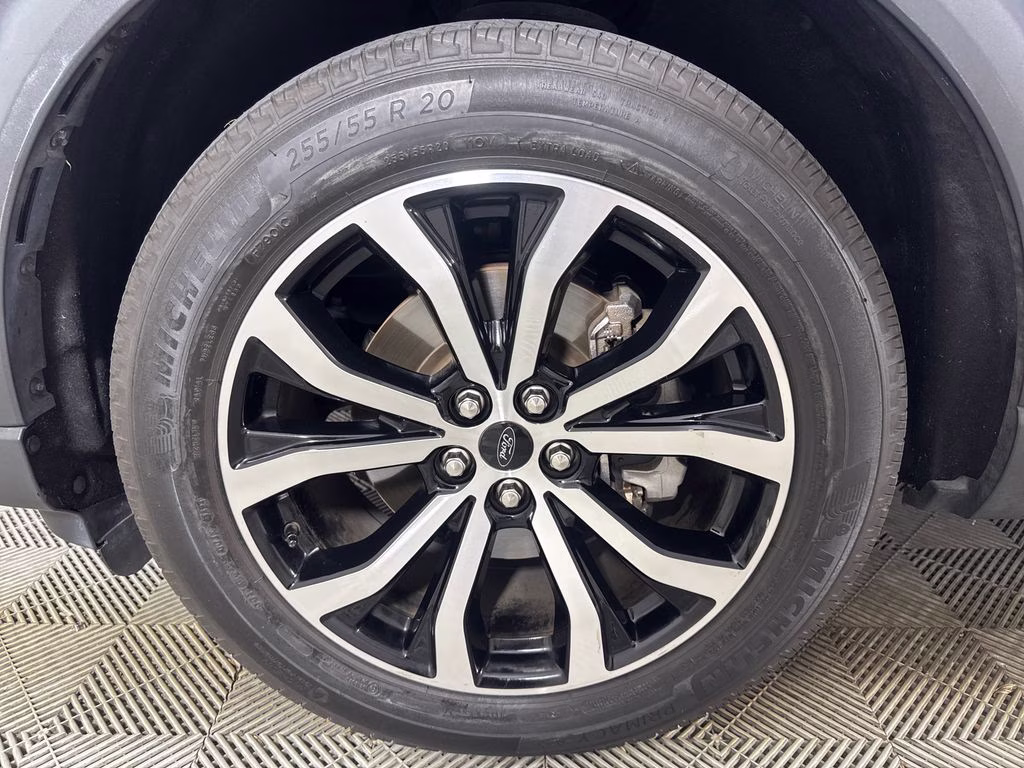 2022 Blue Metallic Ford Explorer ST-Line RWD SUV
