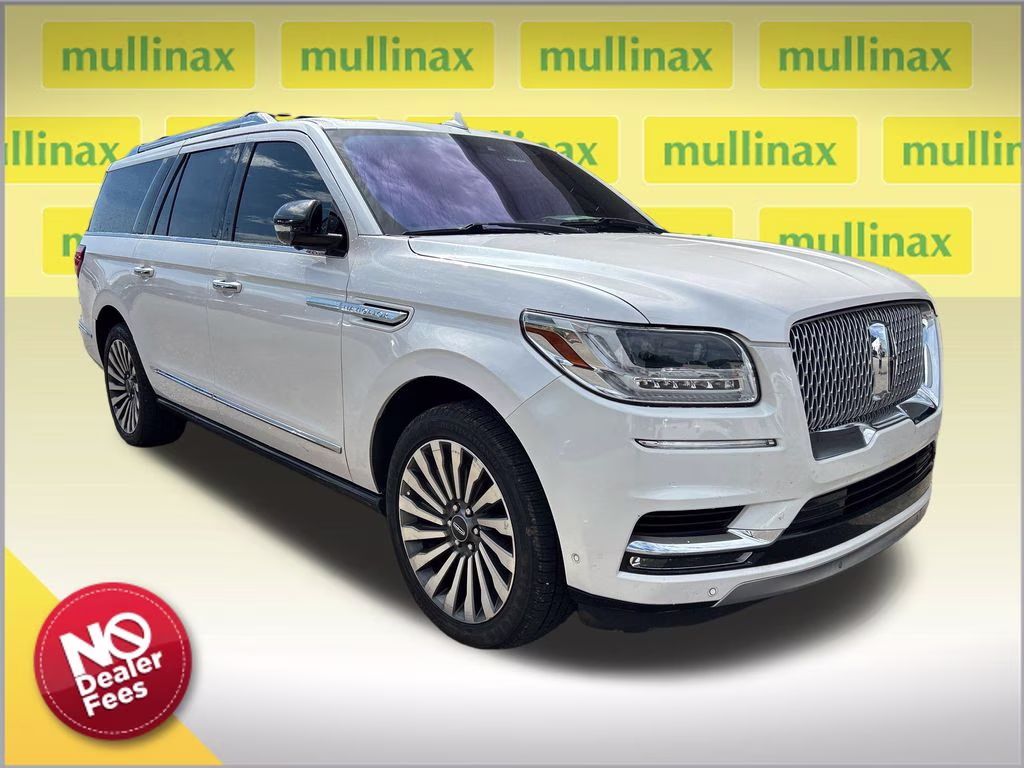 2019 White Platinum Clearcoat Metallic Lincoln Navigator L Reserve 4X4 SUV