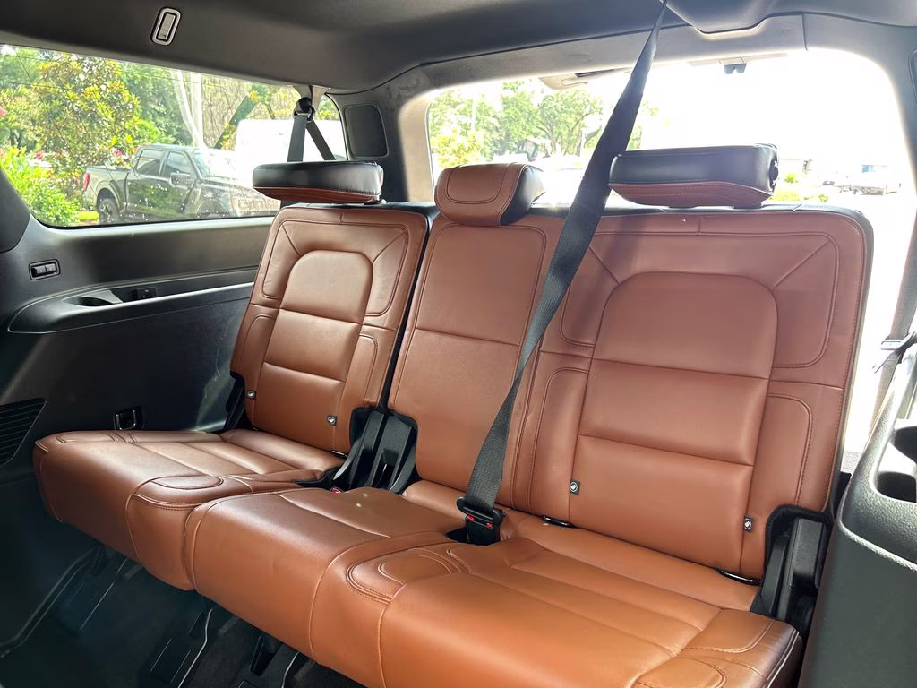 2019 White Platinum Clearcoat Metallic Lincoln Navigator L Reserve 4X4 SUV