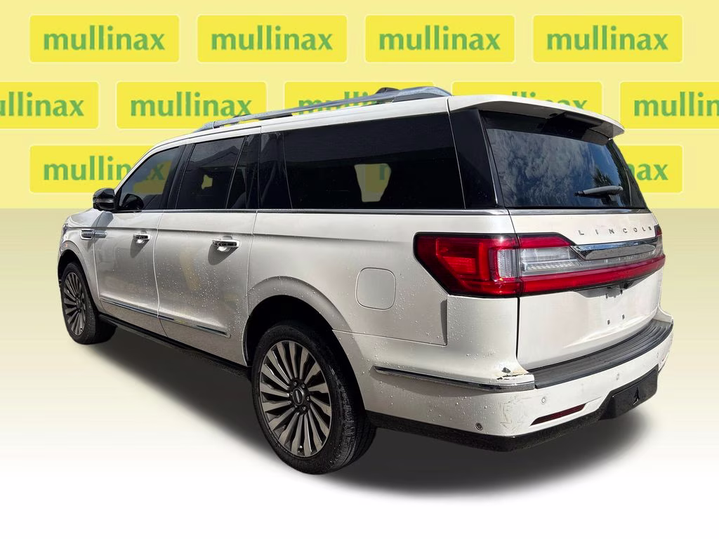 2019 White Platinum Clearcoat Metallic Lincoln Navigator L Reserve 4X4 SUV