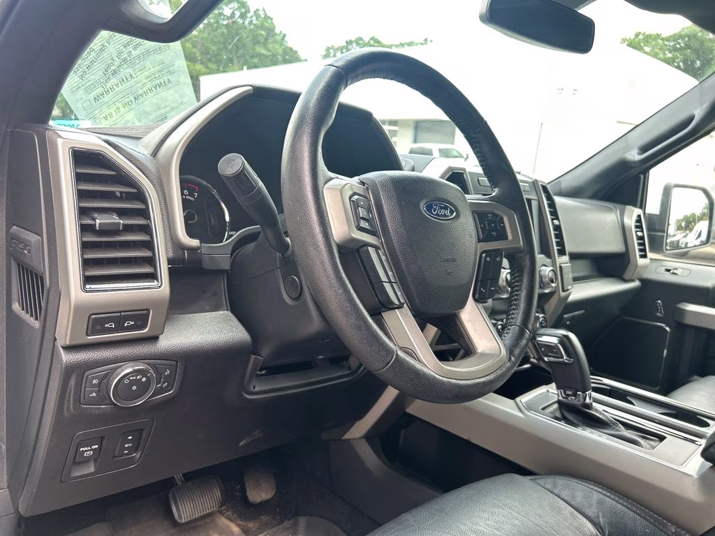 2020 Oxford White Ford F-150 Lariat 4X4 Truck