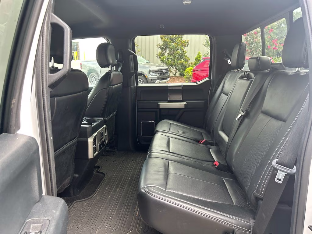 2020 Oxford White Ford F-150 Lariat 4X4 Truck