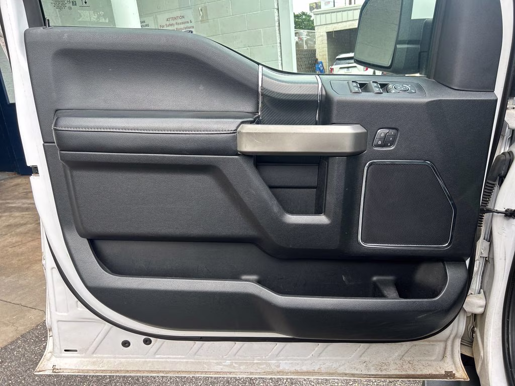 2020 Oxford White Ford F-150 Lariat 4X4 Truck