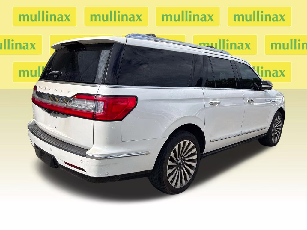 2019 White Platinum Clearcoat Metallic Lincoln Navigator L Reserve 4X4 SUV