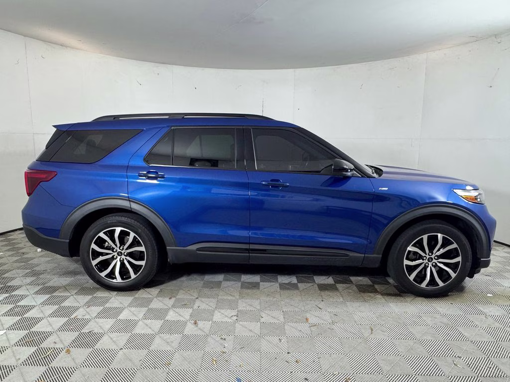 2022 Blue Metallic Ford Explorer ST-Line RWD SUV