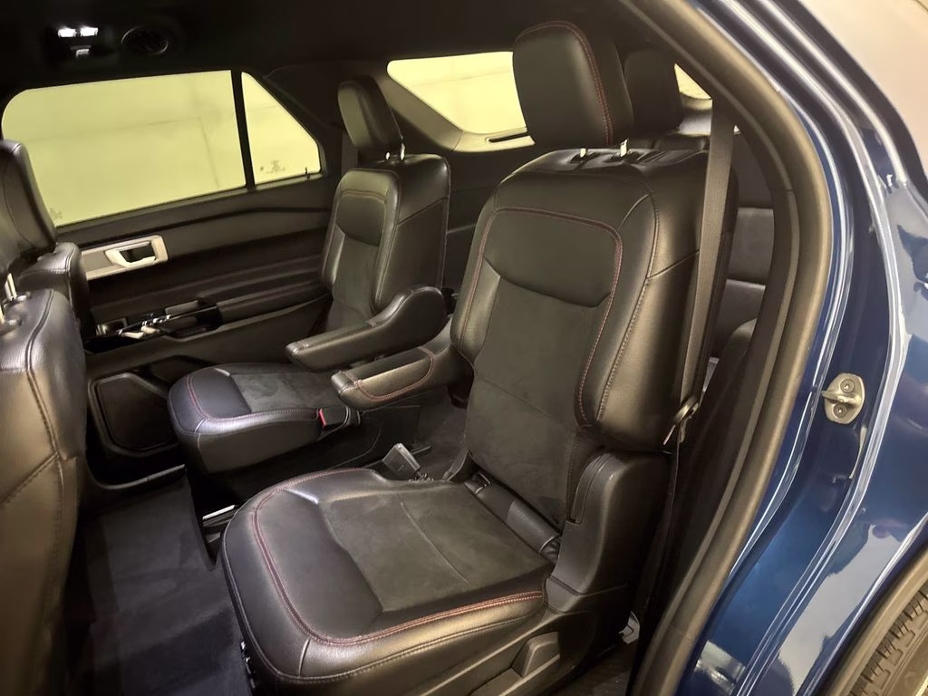 2022 Blue Metallic Ford Explorer ST-Line RWD SUV