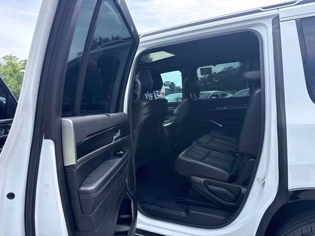 2023 Bright White Clearcoat Jeep Wagoneer 4X4 SUV