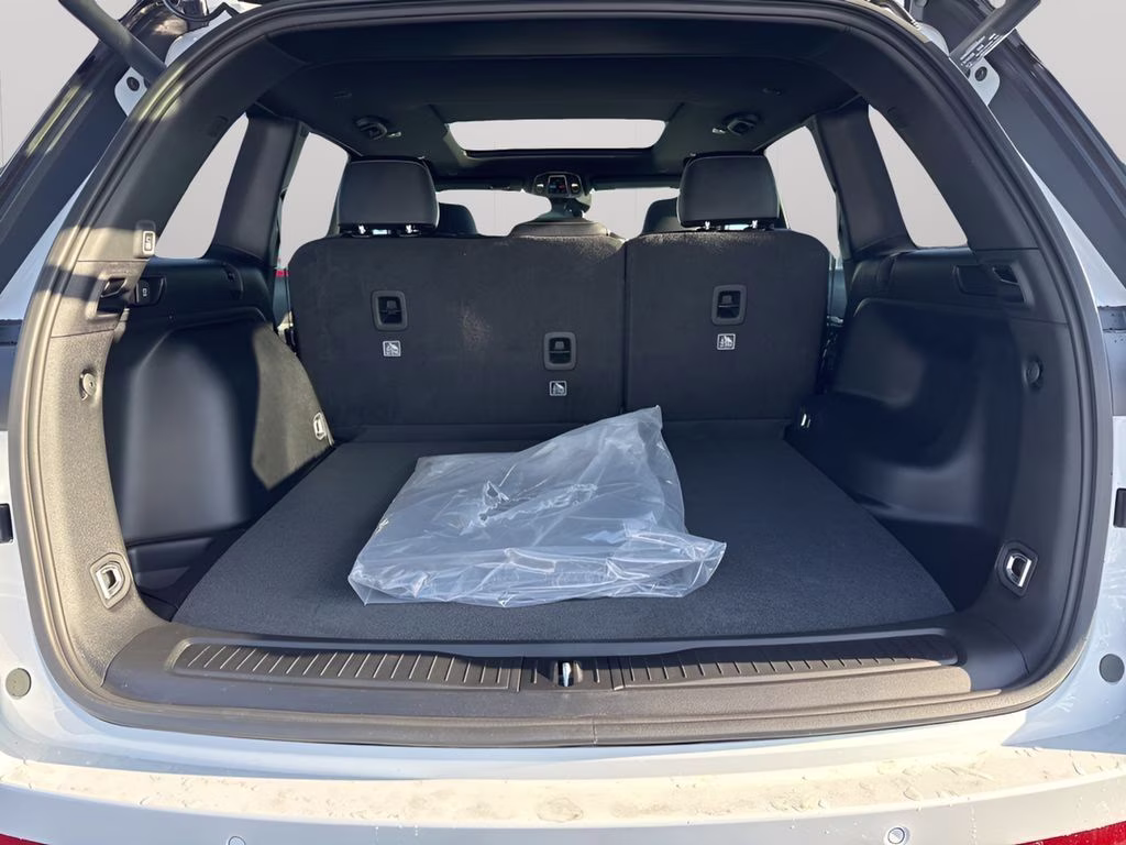 2025 Bright White Clearcoat Jeep Grand Cherokee Limited Blackout Model 4X4 SUV