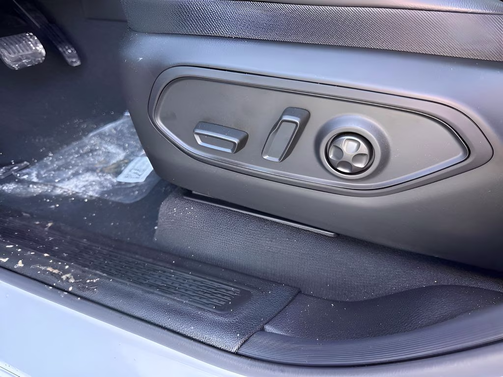 2025 Bright White Clearcoat Jeep Grand Cherokee Limited Blackout Model 4X4 SUV