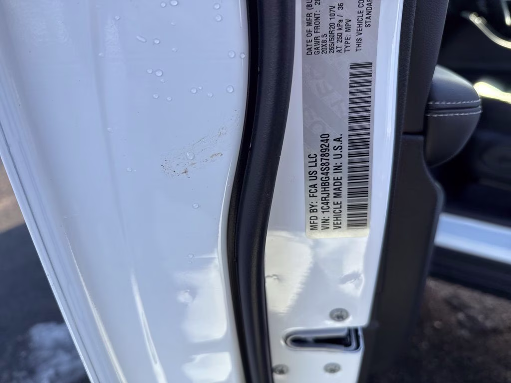 2025 Bright White Clearcoat Jeep Grand Cherokee Limited Blackout Model 4X4 SUV