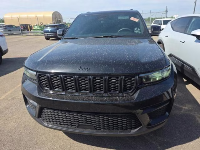 2023 Diamond Black Crystal Pearlcoat Jeep Grand Cherokee Altitude X 4X4 SUV