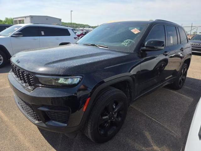 2023 Diamond Black Crystal Pearlcoat Jeep Grand Cherokee Altitude X 4X4 SUV