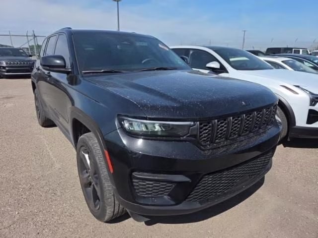 2023 Diamond Black Crystal Pearlcoat Jeep Grand Cherokee Altitude X 4X4 SUV