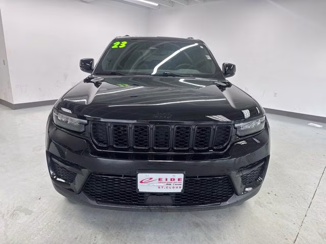 2023 Diamond Black Crystal Pearlcoat Jeep Grand Cherokee Altitude X 4X4 SUV