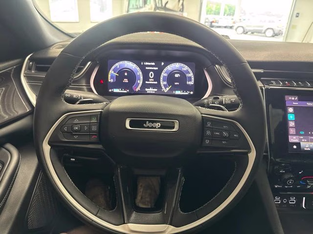 2023 Diamond Black Crystal Pearlcoat Jeep Grand Cherokee Altitude X 4X4 SUV