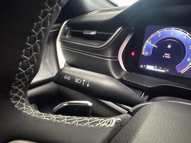 2023 Diamond Black Crystal Pearlcoat Jeep Grand Cherokee Altitude X 4X4 SUV