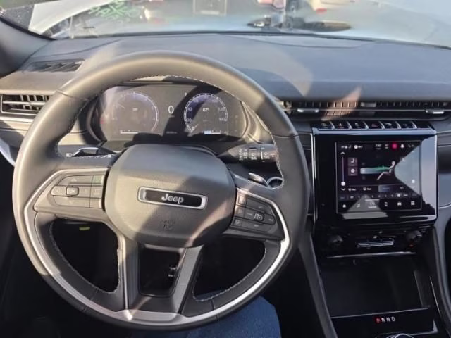 2023 Silver Zynith Jeep Grand Cherokee Altitude X 4X4 SUV
