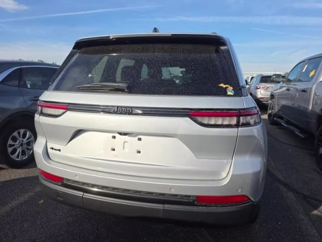 2023 Silver Zynith Jeep Grand Cherokee Altitude X 4X4 SUV
