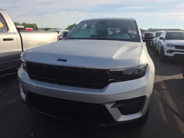 2023 Silver Zynith Jeep Grand Cherokee Altitude X 4X4 SUV