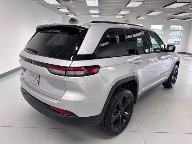 2023 Silver Zynith Jeep Grand Cherokee Altitude X 4X4 SUV