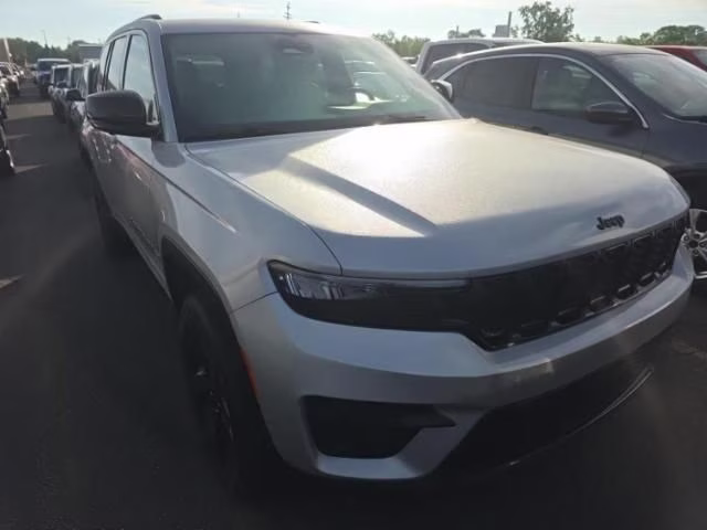 2023 Silver Zynith Jeep Grand Cherokee Altitude X 4X4 SUV