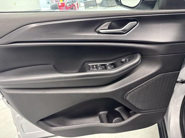 2023 Silver Zynith Jeep Grand Cherokee Altitude X 4X4 SUV