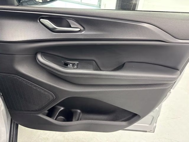 2023 Silver Zynith Jeep Grand Cherokee Altitude X 4X4 SUV