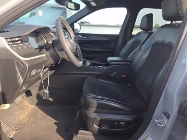 2023 Silver Zynith Jeep Grand Cherokee Altitude X 4X4 SUV
