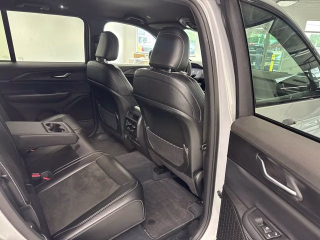2023 Silver Zynith Jeep Grand Cherokee Altitude X 4X4 SUV