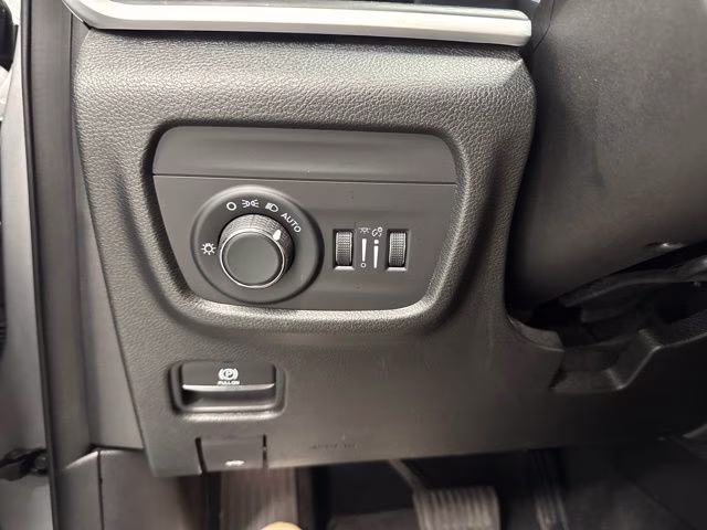 2023 Silver Zynith Jeep Grand Cherokee Altitude X 4X4 SUV
