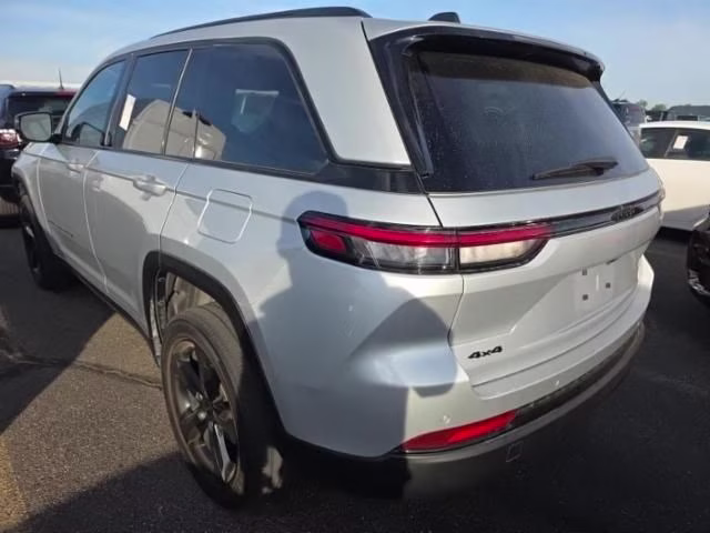 2023 Silver Zynith Jeep Grand Cherokee Altitude X 4X4 SUV