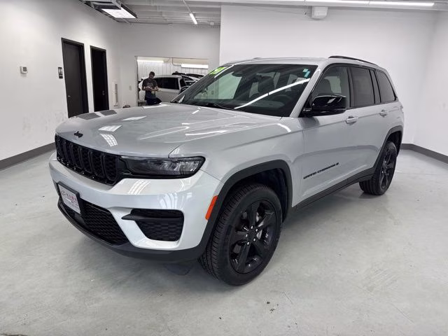 2023 Silver Zynith Jeep Grand Cherokee Altitude X 4X4 SUV