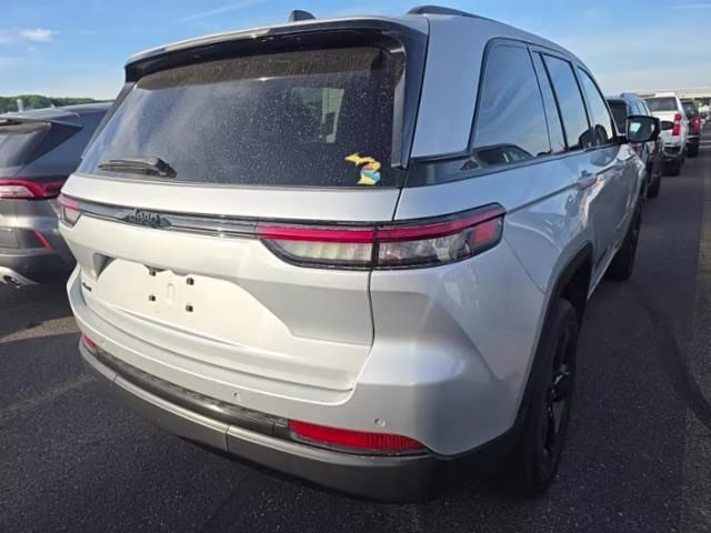 2023 Silver Zynith Jeep Grand Cherokee Altitude X 4X4 SUV