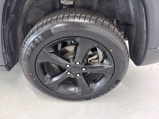 2023 Silver Zynith Jeep Grand Cherokee Altitude X 4X4 SUV