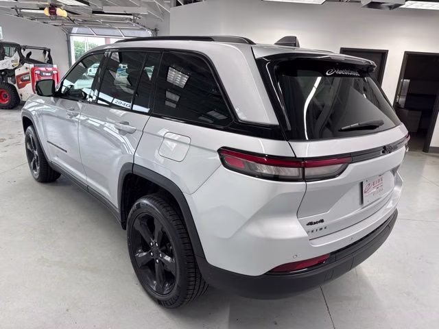 2023 Silver Zynith Jeep Grand Cherokee Altitude X 4X4 SUV