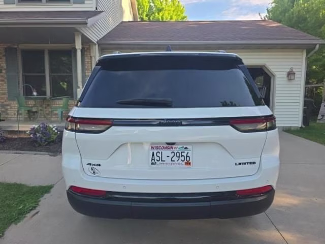 2023 Bright White Clearcoat Jeep Grand Cherokee Limited 4X4 SUV