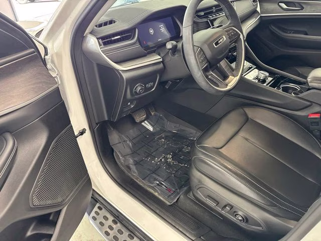 2023 Bright White Clearcoat Jeep Grand Cherokee Limited 4X4 SUV