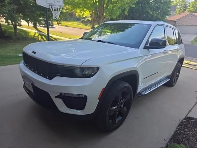 2023 Bright White Clearcoat Jeep Grand Cherokee Limited 4X4 SUV