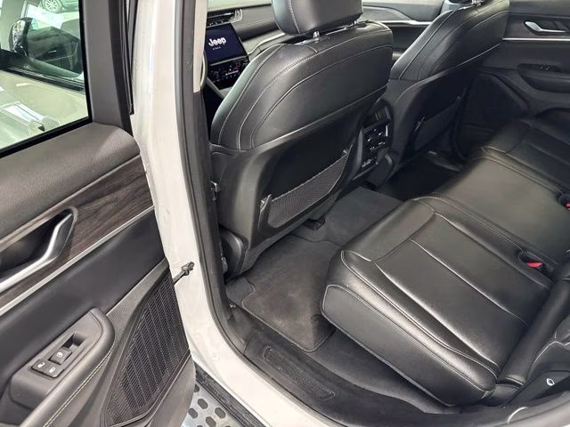 2023 Bright White Clearcoat Jeep Grand Cherokee Limited 4X4 SUV
