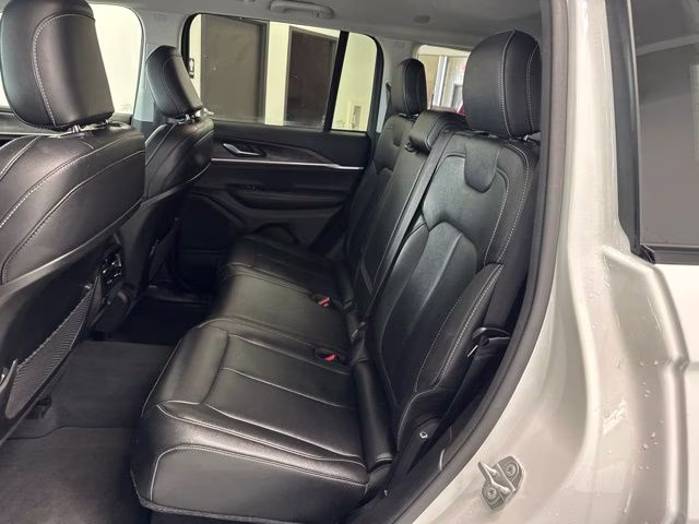 2023 Bright White Clearcoat Jeep Grand Cherokee Limited 4X4 SUV