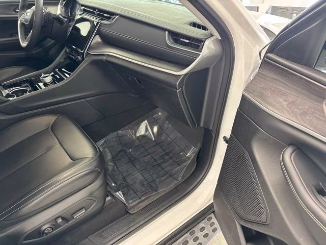 2023 Bright White Clearcoat Jeep Grand Cherokee Limited 4X4 SUV