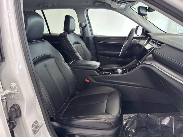2023 Bright White Clearcoat Jeep Grand Cherokee Limited 4X4 SUV