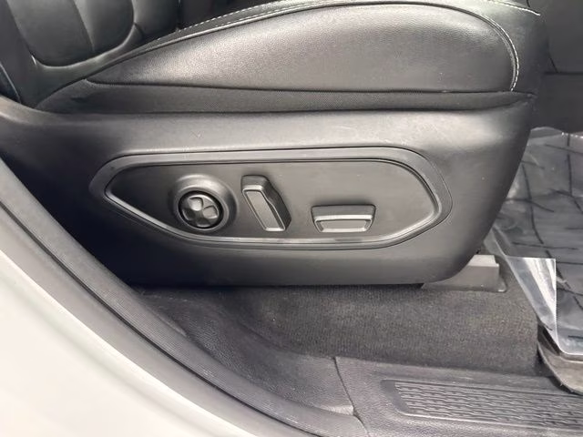 2023 Bright White Clearcoat Jeep Grand Cherokee Limited 4X4 SUV