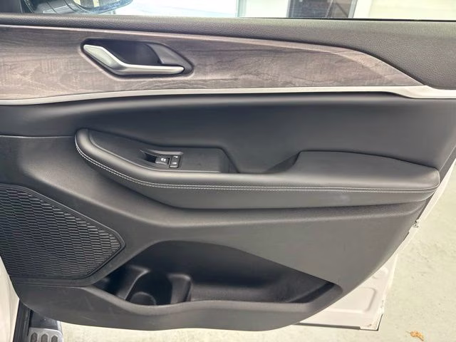 2023 Bright White Clearcoat Jeep Grand Cherokee Limited 4X4 SUV
