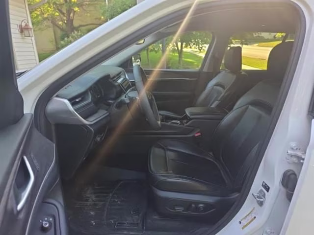 2023 Bright White Clearcoat Jeep Grand Cherokee Limited 4X4 SUV