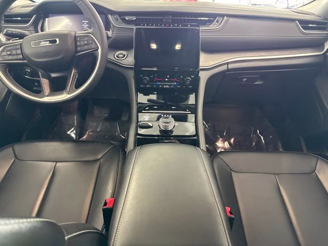 2023 Bright White Clearcoat Jeep Grand Cherokee Limited 4X4 SUV