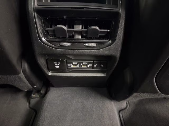 2023 Bright White Clearcoat Jeep Grand Cherokee Limited 4X4 SUV