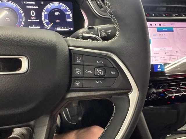 2023 Bright White Clearcoat Jeep Grand Cherokee Limited 4X4 SUV