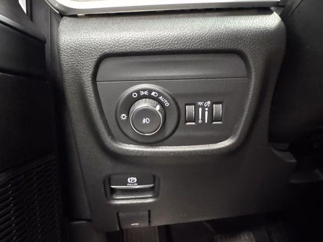 2023 Bright White Clearcoat Jeep Grand Cherokee Limited 4X4 SUV