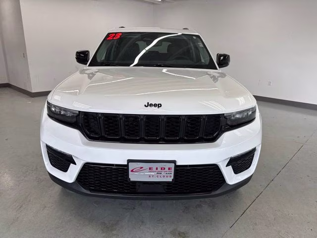 2023 Bright White Clearcoat Jeep Grand Cherokee Limited 4X4 SUV